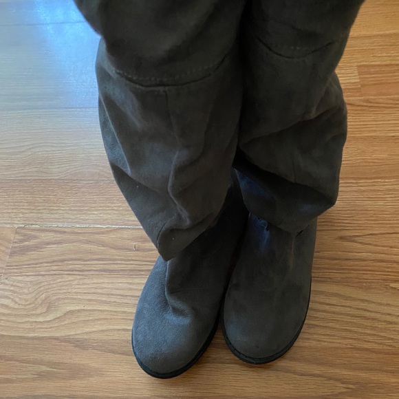 Boots - Picture 2 of 5